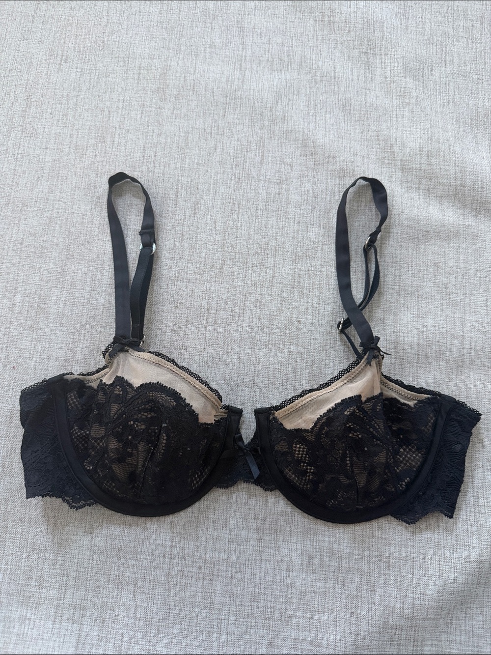 Victoria’s Secret Very Sexy lace underwire bra size 34C